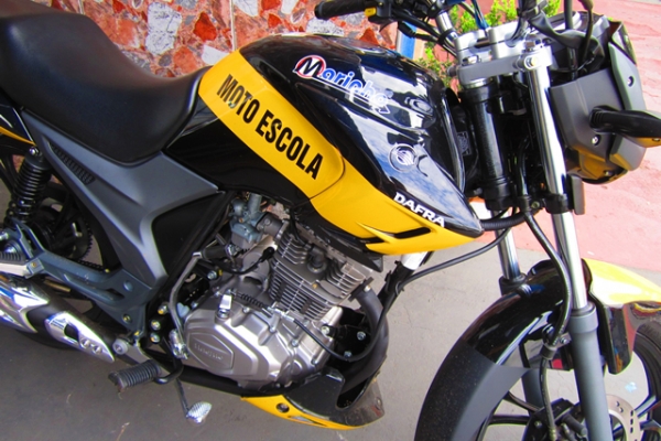 moto1-68745BE41-E7C9-92E4-6096-E9FA0DF62046.jpg