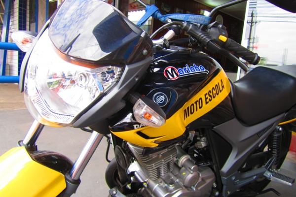 moto2-7D24120D5-580E-9BC9-2B27-AA16B91BC749.jpg